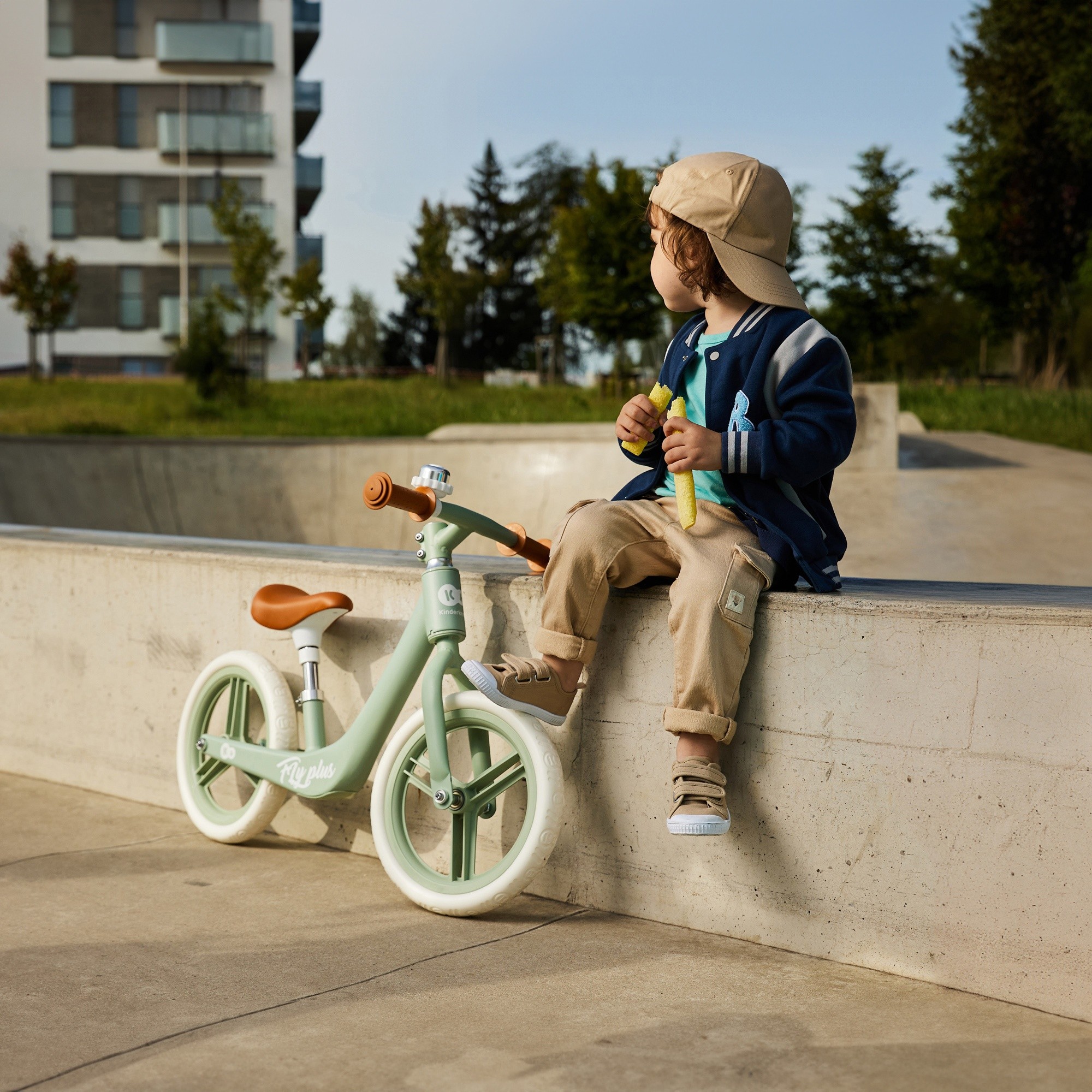 Беговел Kinderkraft Fly Plus Fresh Mint (KRFLPL00MIN00000