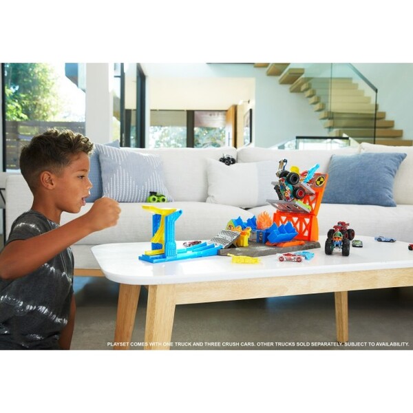 Hot Wheels Игровой набор «Приключения на станции» серии «Monster Trucks»