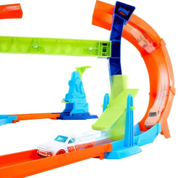 Игровой набор Hot Wheels «Corkscrew Jump Champion»